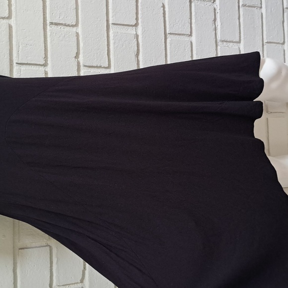 Alya Black W/ Floral Flowy Short Sleeve Dress. Size Medium - Picture 4 of 8